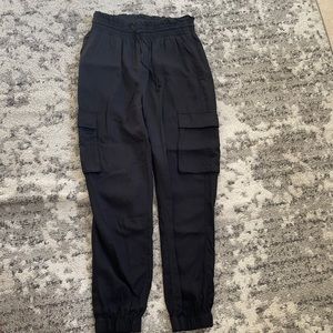 Abercrombie black elastic waist cargo pants medium long